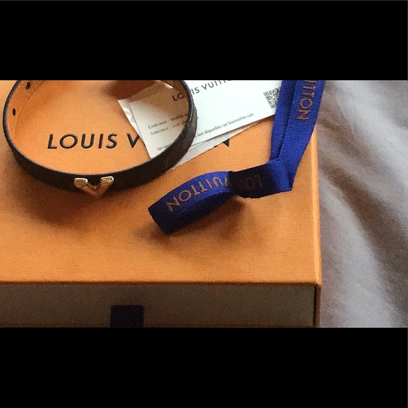 AUTHENTIC LOUIS VUITTON BRACELET. ALL ORIGINAL PACKAGING AND INVOICE INCLUDED. - Picture 2 of 8